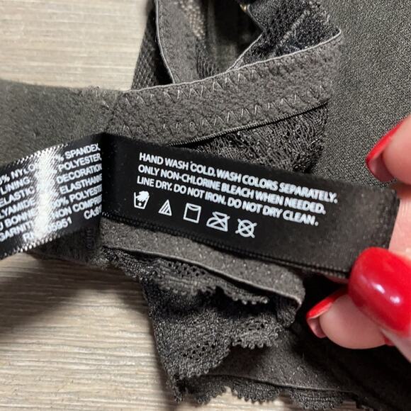 Natori Gray Color Cross back Lace Trimmed Bra - Picture 7 of 8